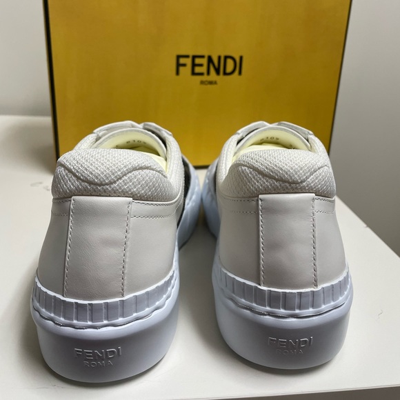 Fendi low top logo sneaker - Picture 2 of 6